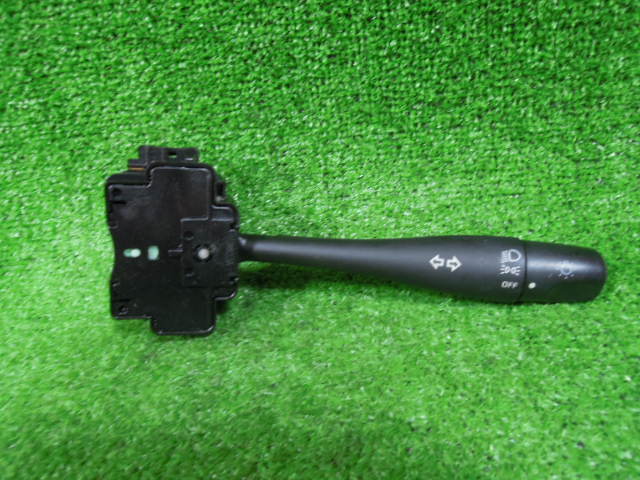 日産 サニー FB15 ライトスイッチ ウィンカースイッチ 中古 2823A 8ピン4ピン 12239拍卖