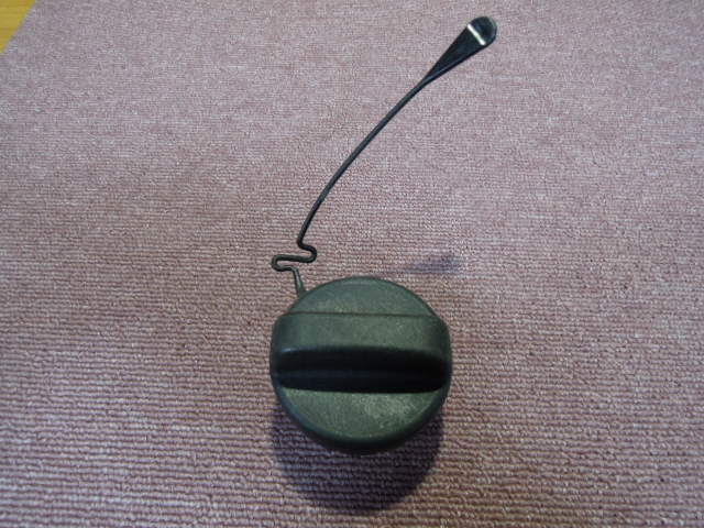 トヨタ ヴォクシー ZRR75G フューエルキャップ 燃料キャップ 給油口キャップ 中古 落下防止ひも付き 12314拍卖