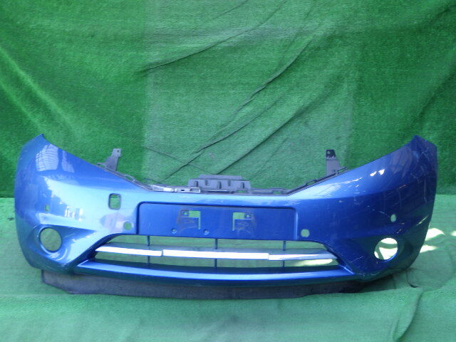 E12 NE12 前期 ノート 純正フロントバンパー メッキ ガーニッシュ付き 日産NOTE 青 62022 3VA0H拍卖