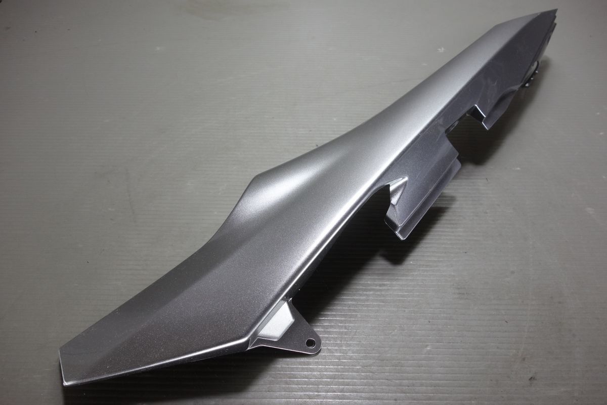 シートカウル テールカウル リアカウル右 77215-MJJ-D300 ホンダ 純正 NC700X RC63 NC700S RC61 新品 未使用 #R20240402拍卖