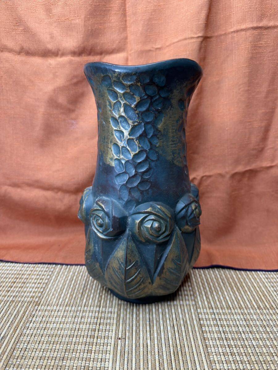 花瓶 金属工芸品 在銘 薔薇紋 花瓶 金彩 24.5センチ 花入花生拍卖