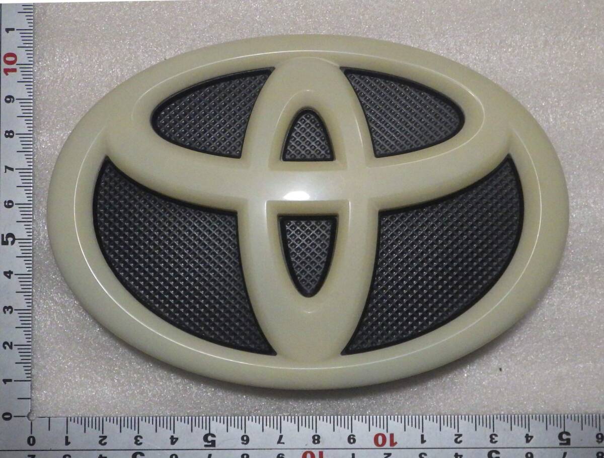 即決 ヤリスクロス エンブレム フロント用 75310-12100 75312-12430 90975-02196 メッキ剥がし品拍卖