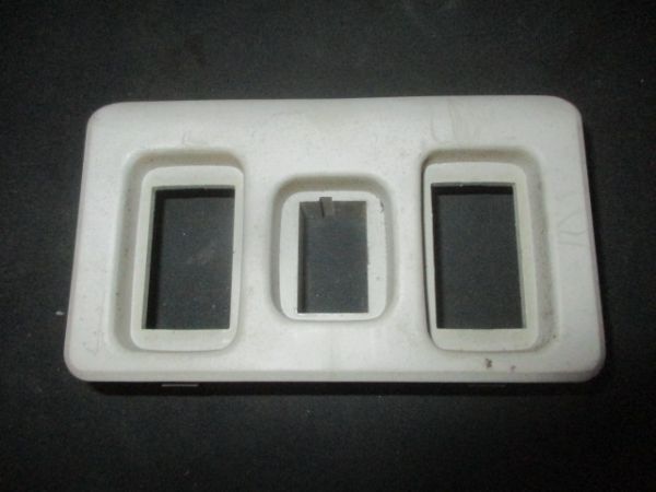 ■ランドローバー ディスカバリー サンルーフスイッチパネル 中古 BTR6984LUM 部品取あり スライディングルーフ ベゼル ■拍卖