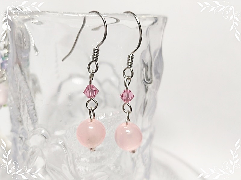 089:キャッツアイとスワロフスキーのフックピアス(ライトローズ)拍卖