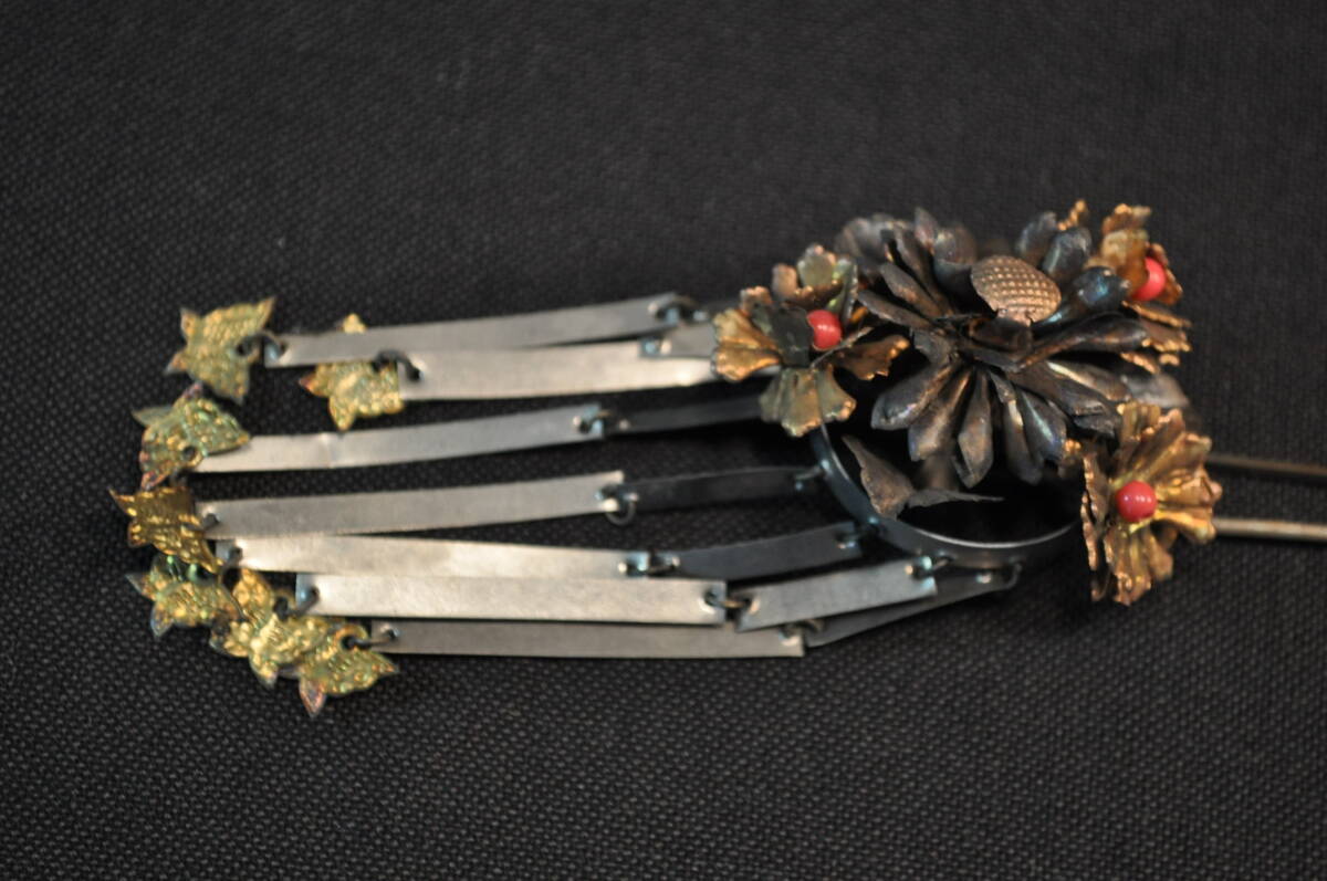 裕福な旧家の所蔵品 昭和初期 匠の技 高級素材 立体花模様 金属製 かんざし 簪拍卖