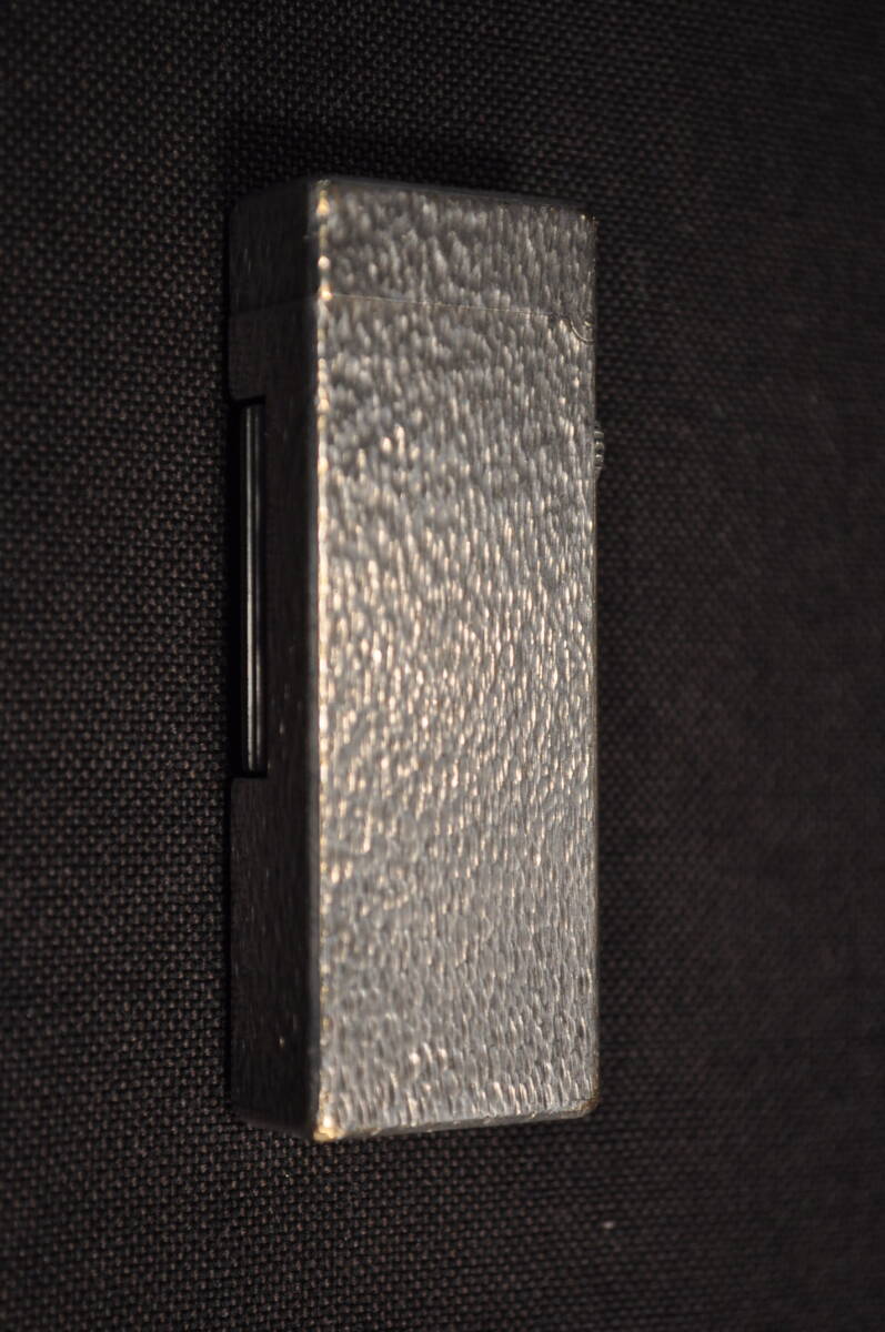 ダンヒル 銀製ライター DUNHILL スイス製 槌目打ち模様拍卖