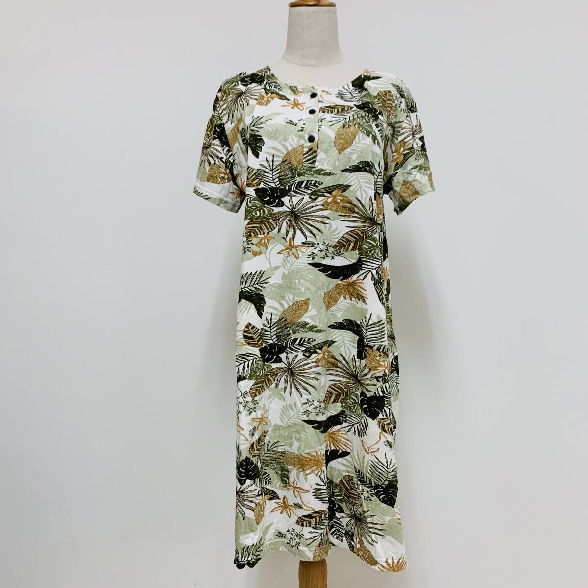 YH0368 Non Mollare ノンモラル レディース 総柄 半袖チュニック ハーフボタン M~L 丸首 グリーン系 ボタニカル柄 万能 USED 古着拍卖