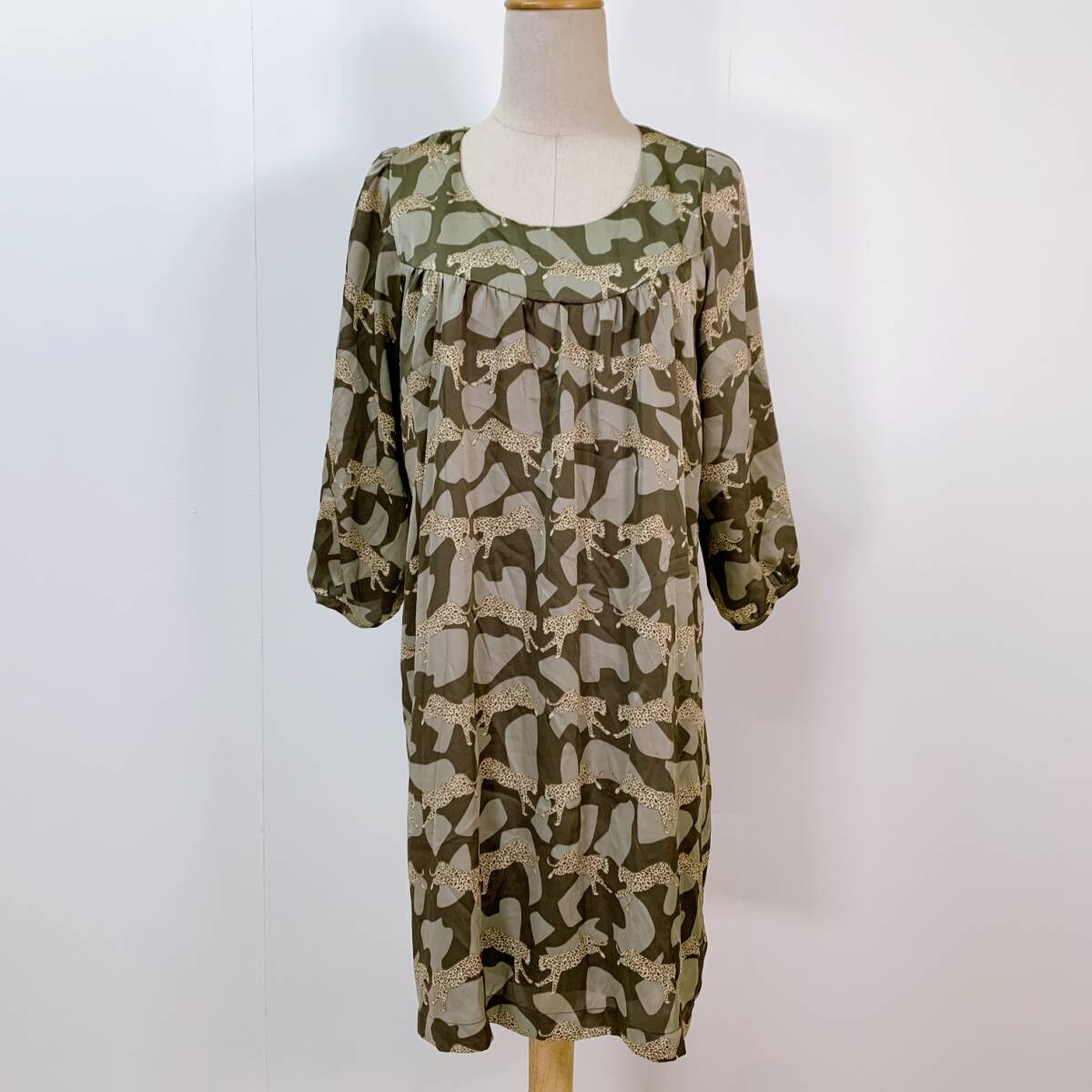 YH0427 love21 レディース 総柄 ヒョウ柄 七分袖 チュニック 丸首 Mサイズ グレー アニマルプリント 派手 華やか ロング丈 万能 USED 古着拍卖
