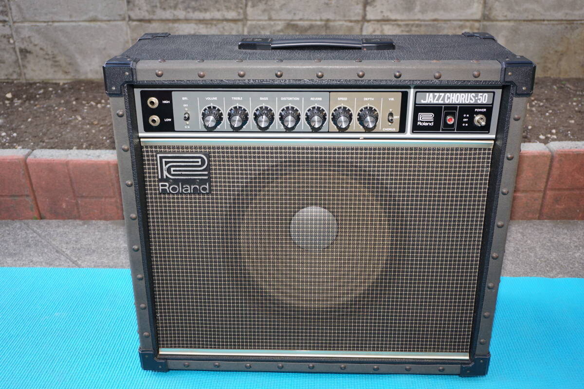 ★ 送料無料! ★ Roland ローランド 日本製 JAZZ CHORUS ジャズコーラス 50W ピンスイッチ アンプカバー付き 【 JC-50 】拍卖
