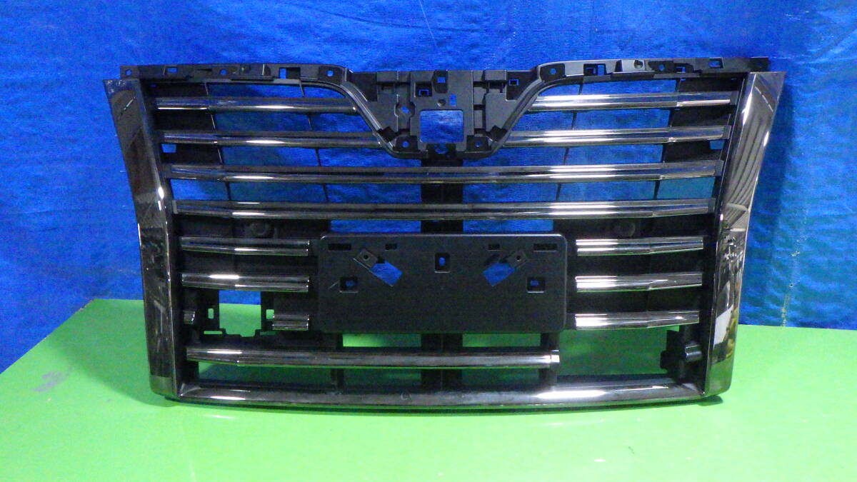 60522-1 エルグランド E52 中期 フロント ラジエーター グリル メッキ/黒 62330-3GP0A 純正 中古 棚8拍卖