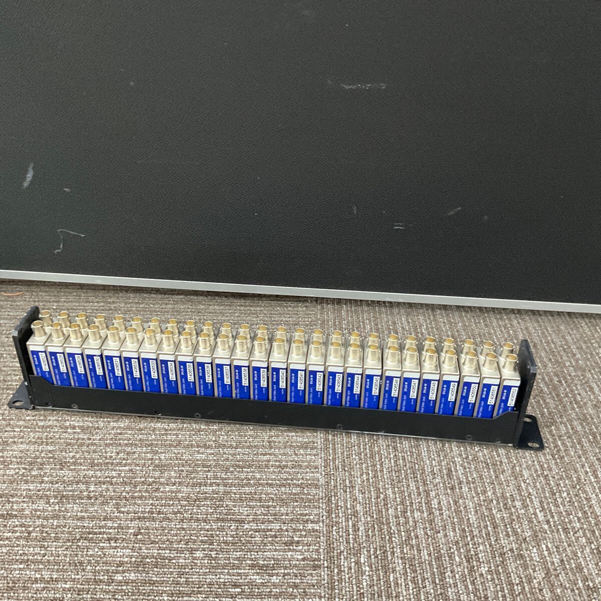 ◎(514-1) CANARE DVJA-W 26穴 パッチベイ ビデオパッチ盤 ブラック 中古品 (辰3)拍卖