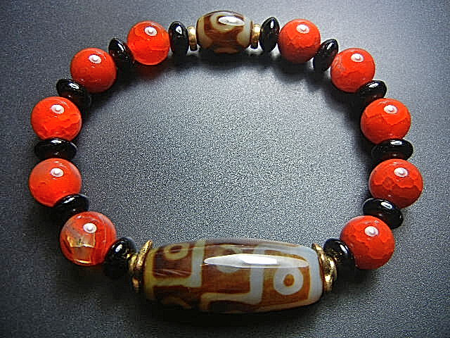★西蔵天珠数珠★JFV2954 赤瑪瑙( 龍紋)数珠 10mm牙黄九眼天珠付き32mm牙黄三眼天珠付き13mm超勧め拍卖