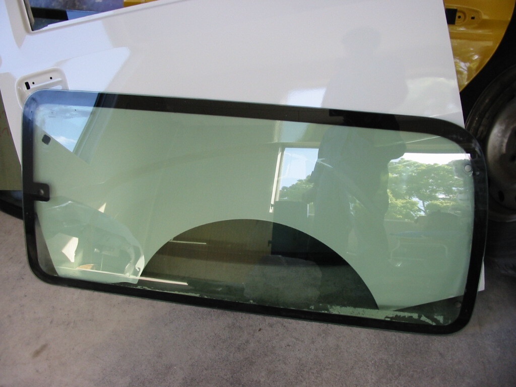 三重県手渡し可能 値下げ交渉可能 ハイエース スライドドアガラス KZH100G スライドドア トヨタ サイドドア サイドガラス 横 左後ろ拍卖