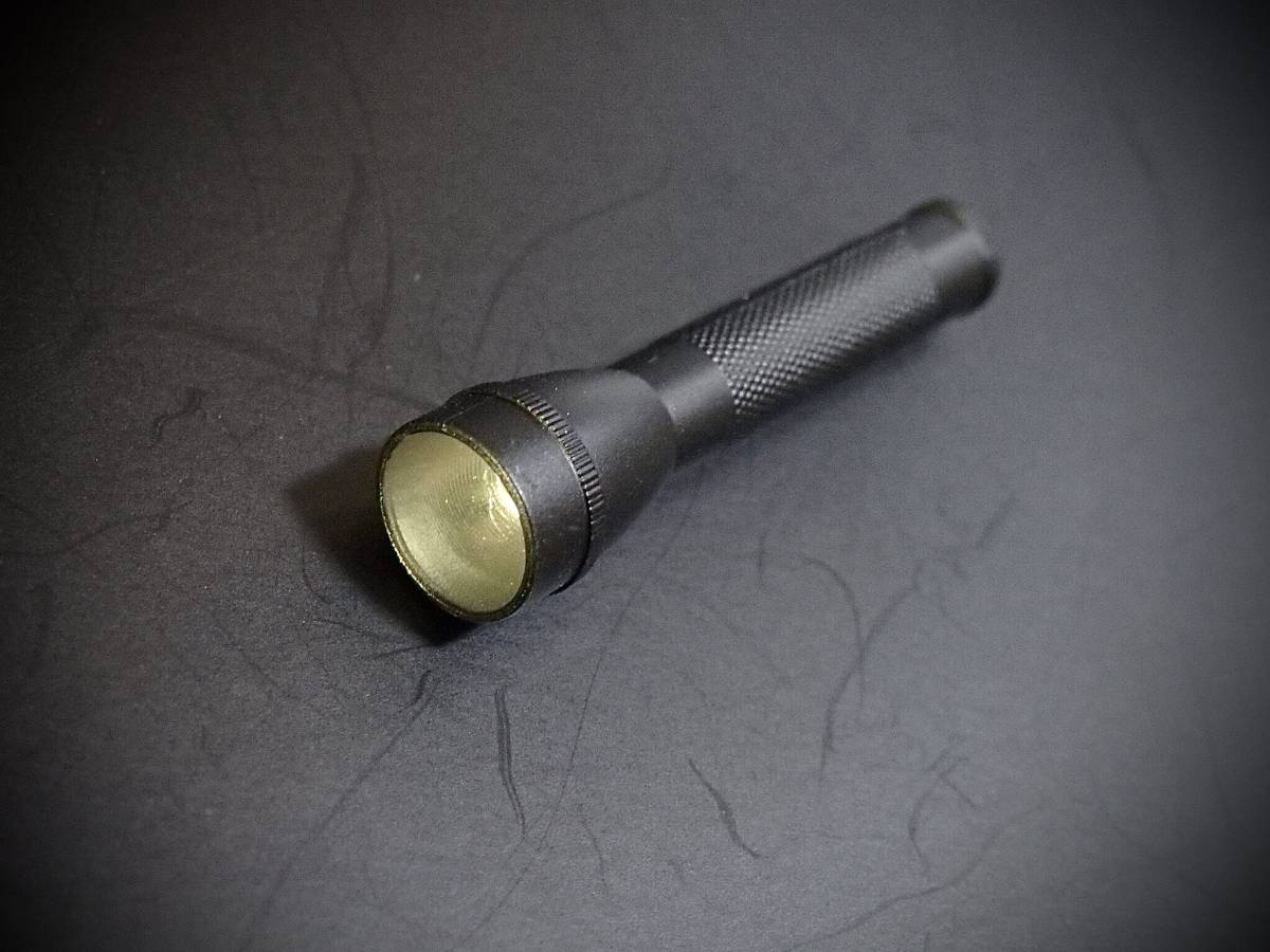 【値上げ予定】DAMTOYS製 模型 1/6 スケール 男性 女性 フィギュア用 装備 レオン バイオハザード フラッシュライト 懐中電灯 (未使用拍卖