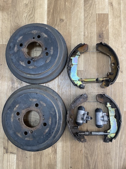 スズキ エブリィ DA52W リヤドラム 中古品 DA52W DA62W DA62W リヤブレーキ シュー拍卖