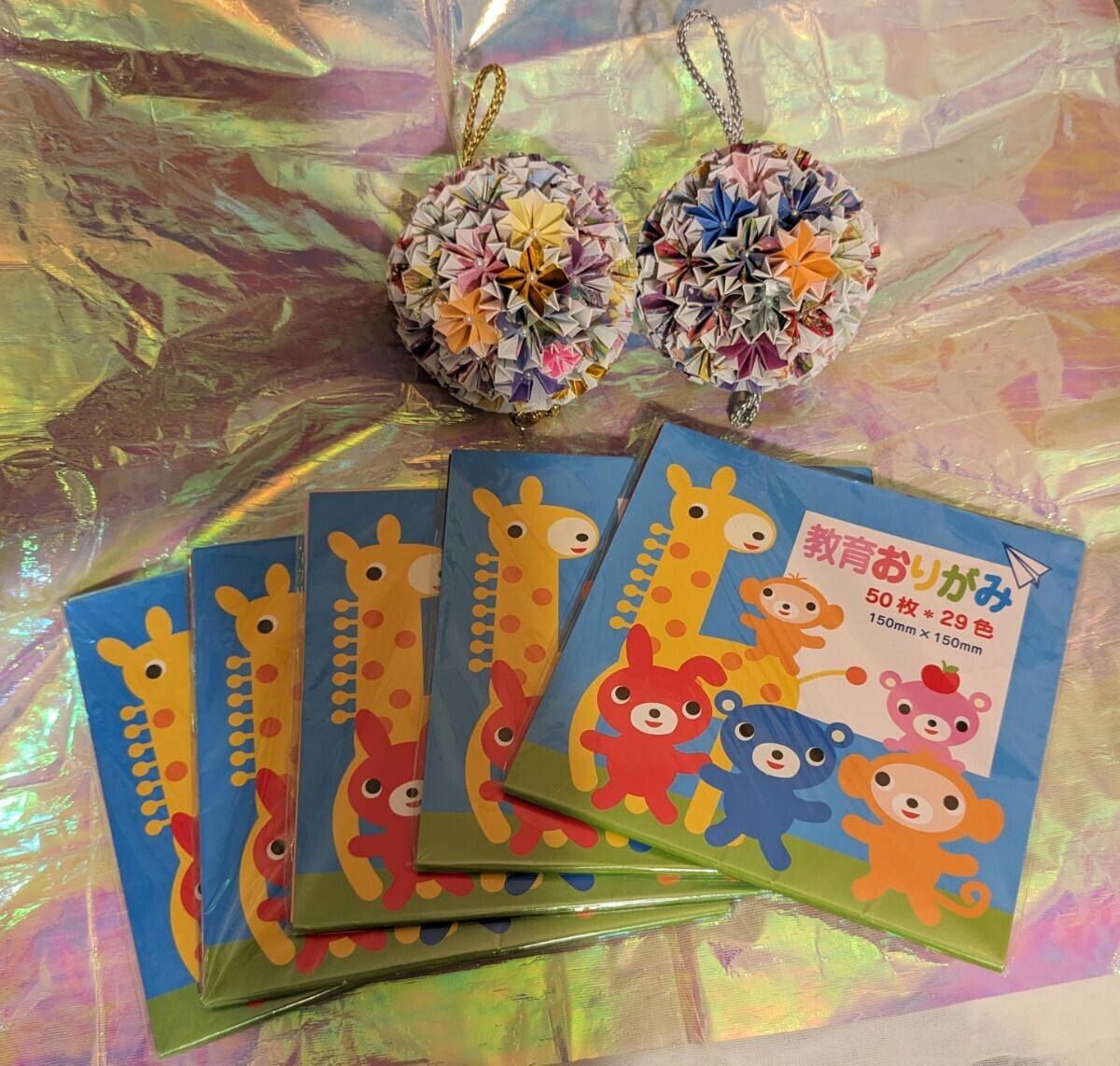 Aくす玉【手まり型】完成品2品●ゴールド/シルバーの吊紐●使いかけ折り紙/5袋●千羽鶴を吊るされたり♪プレゼントにも♪願掛け☆御守り拍卖