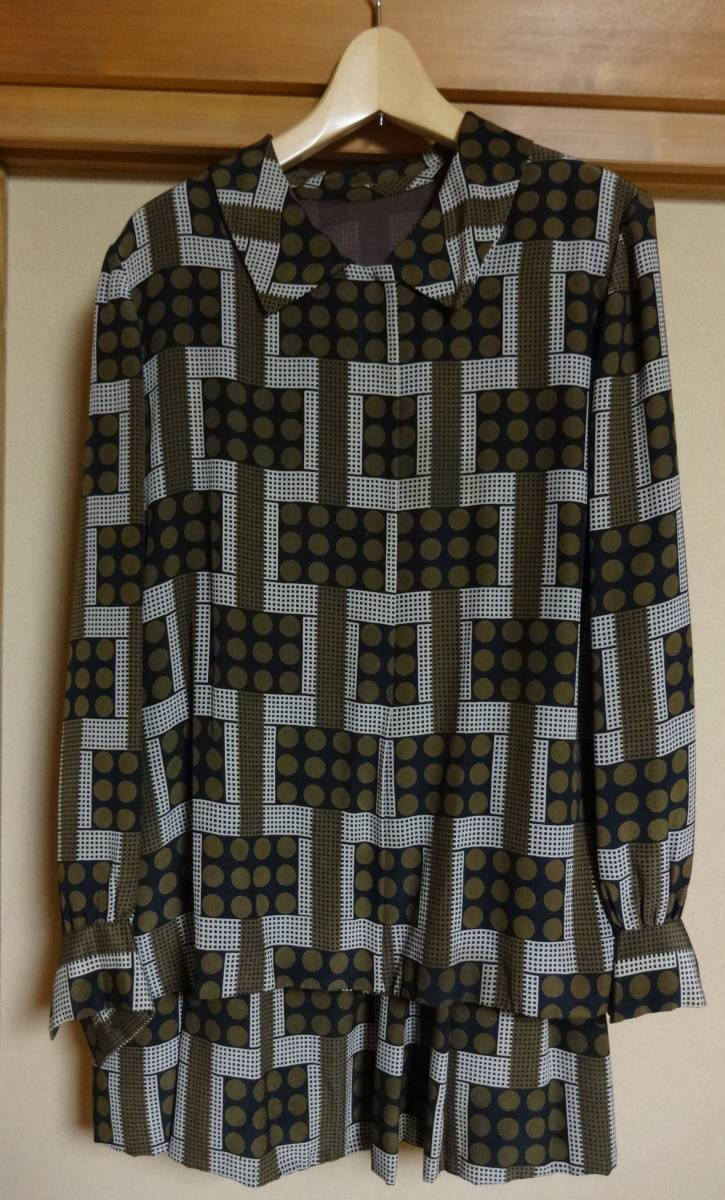 USED!お薦め品!こげ茶色プリント模様長袖ブラウススーツ(多分ポリエステル)拍卖