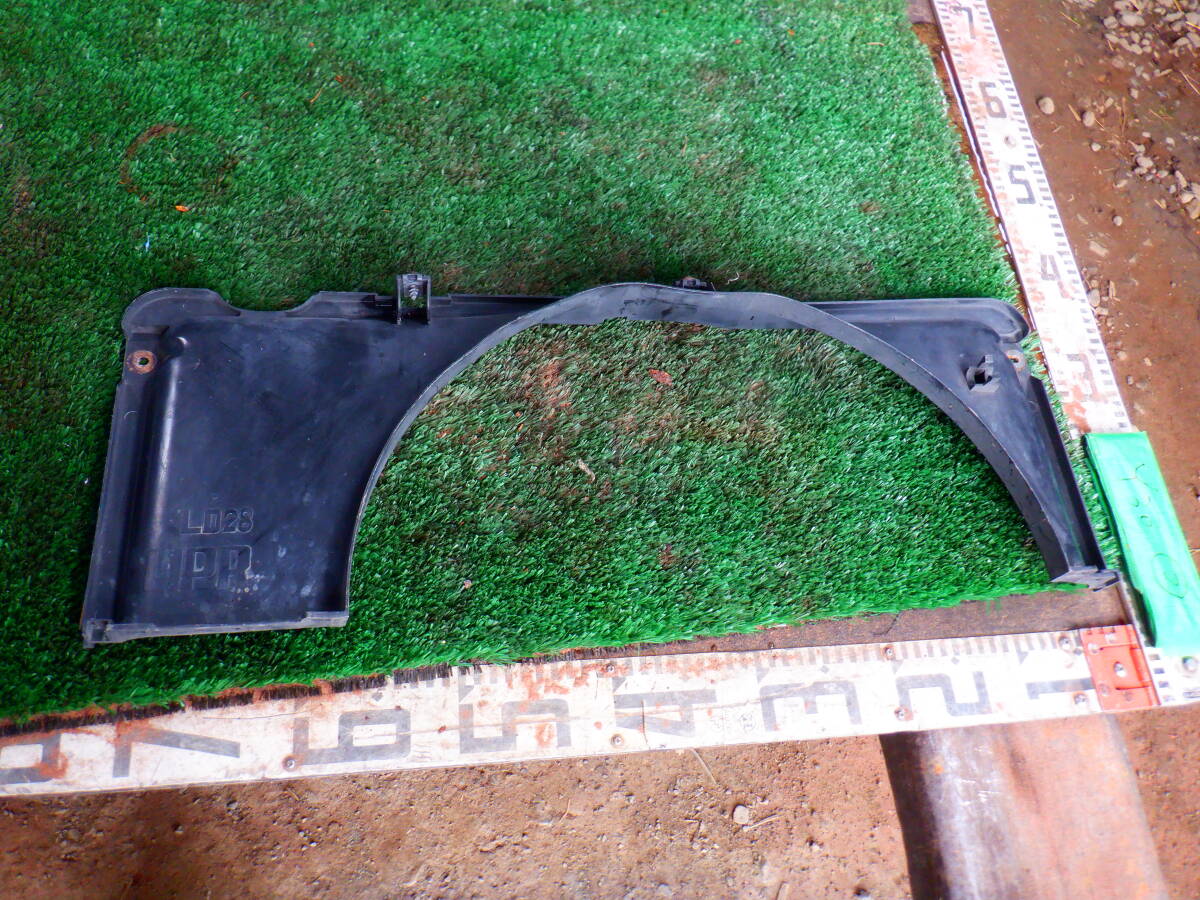 Y30 ② グロリア ハードトップ 28D SGL ラジエターシュラウド 上側  LD28 PY30 KY30 MY30 HY30 NY30 セドリック拍卖