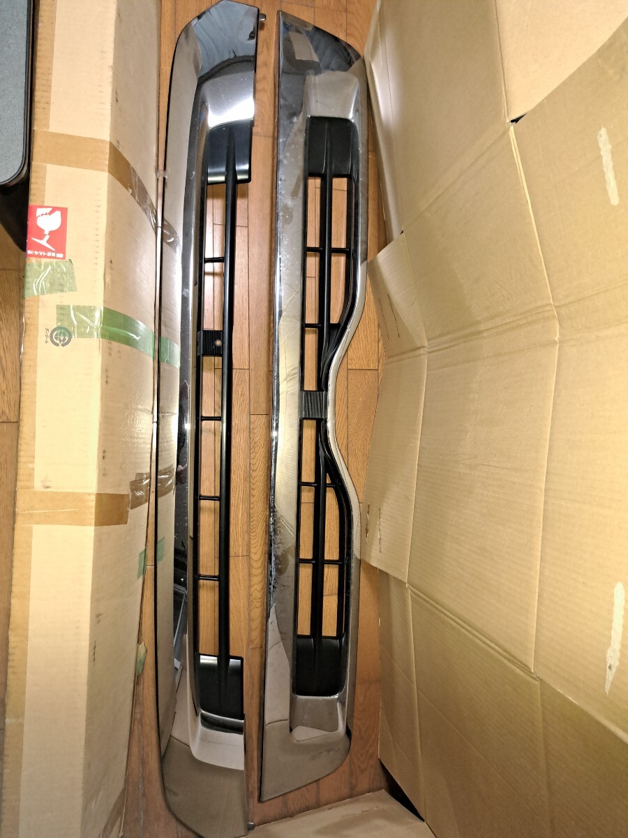 日産 UD 07クオン フロント メッキ アッパーグリル ロアグリル(純正品) ジャンク品扱い拍卖