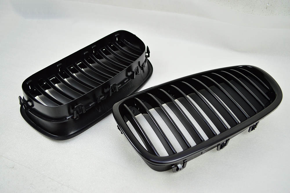 純正交換用 左右セット 取付簡単 在庫有 BMW F10 F11 フロントグリル 光沢黒 艶有黒 ABS 2010-2016拍卖