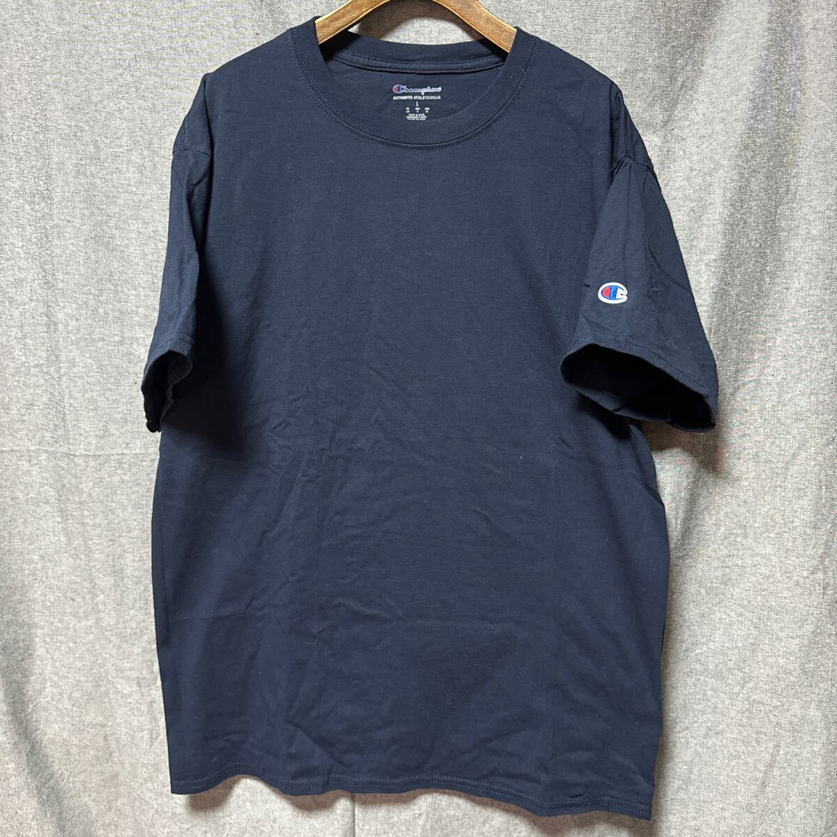美品Champion ロゴ 半袖Tシャツ ネイビー L に拍卖