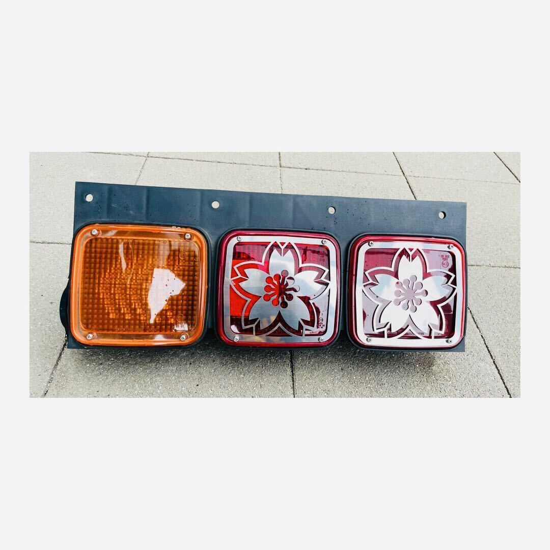INS-1 ICHIKO テールランプカバー さくら 鏡面 ステンレス ウロコ テールライト オリジナル LED トラック デコトラ かっこいい拍卖