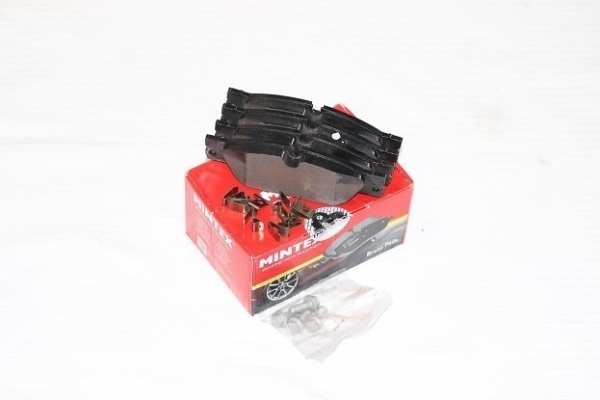 新品 ジャガー フロントパッド XJ 2003 - 2009 (From G00442 to H32732) CLASSIC/ C2C23786 純正OEM拍卖