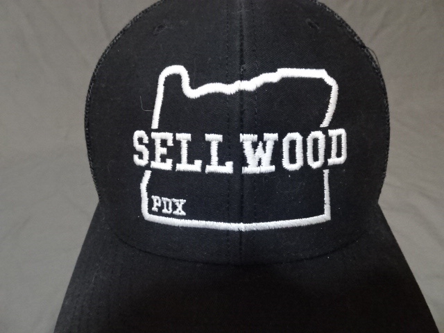 激レア USA購入 アメリカ 人気都市 オレゴン州ポートランド【SELLWOOD PDX】オレゴン州型 ロゴ刺繍入りメッシュキャップ 中古良品拍卖