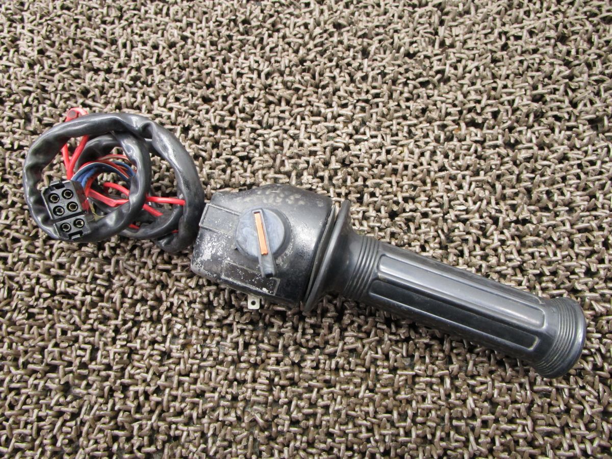 XS750SPL ハンドルスイッチ右 スロットル ●O262!1J7 ヤマハ キルスイッチ 【 1J7 】 キャブ車 動画有 スペシャル拍卖