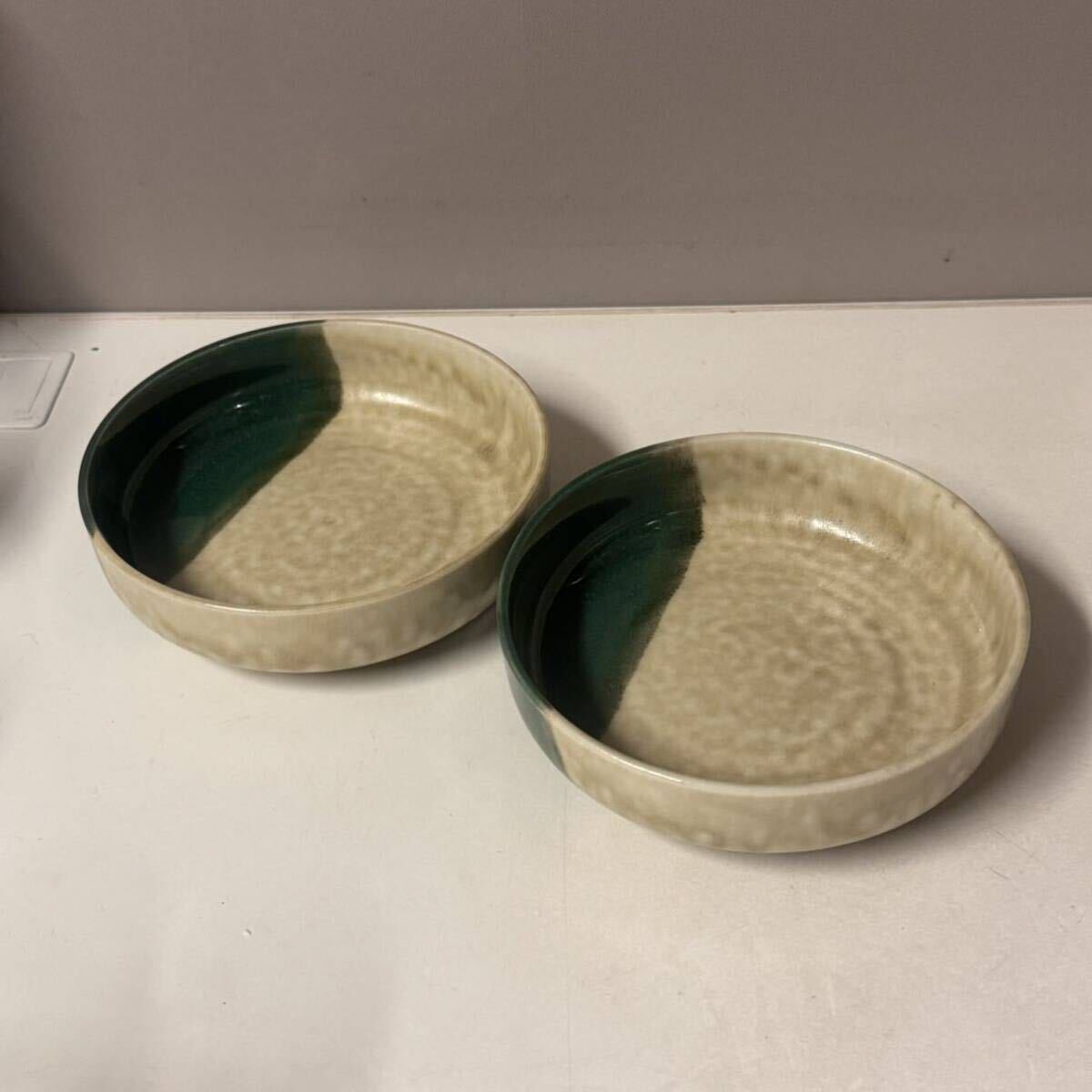 ベージュ 緑 小皿 中皿 深皿 2枚 和食器拍卖