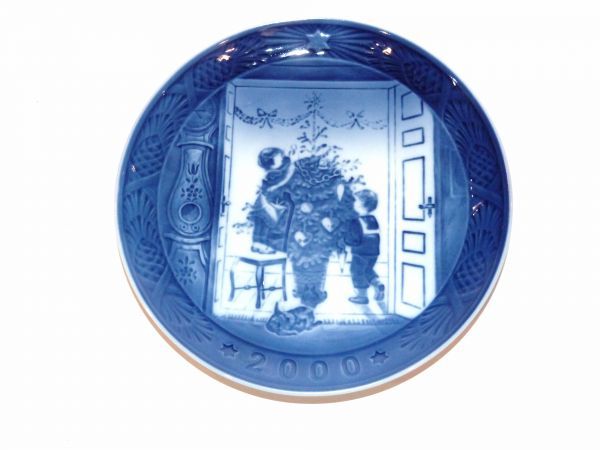 ROYAL COPENHAGEN(ロイヤルコペンハーゲン) クリスマスプレート 2000年/平成12年 クリスマスに飾りつけ 827139AA283-255拍卖