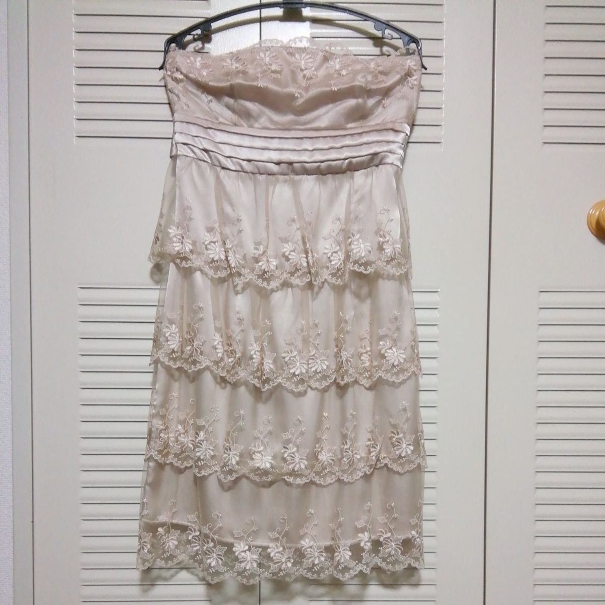 ★【古着】VERGE ワンピース(ドレス) ベージュ系 花レース Mサイズ 拍卖