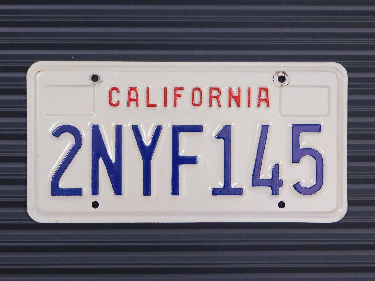 ナンバープレート【カリフォルニア州】アメリカ ヴィンテージ ガレージ 陸運局払い下げ E-33拍卖