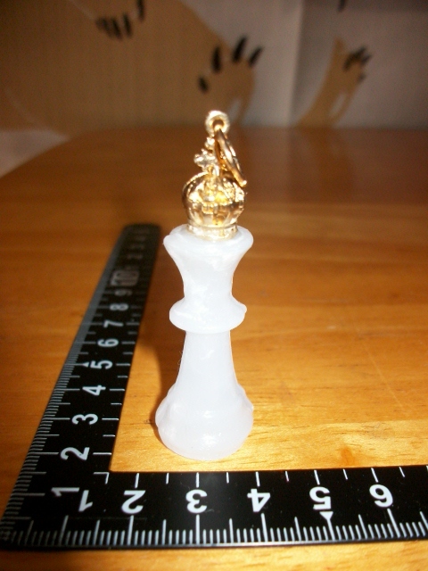 ▲▽チェス キング(王様)チャーム 白◆ペンダント ストラップ イヤリング ピアス◆レジン ハンドメイド△▼拍卖