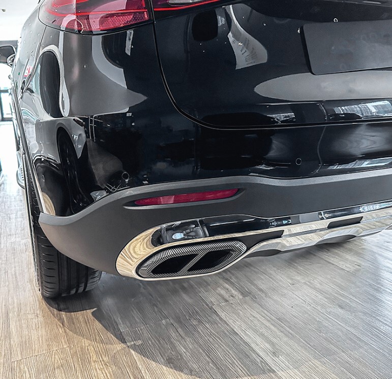 王道4本出しスタイル♪ スポーティ全開♪ ベンツ AMG ルック カーボン ルック マフラー カバー X254 GLC220d GLC350e GLCクラス SUV拍卖