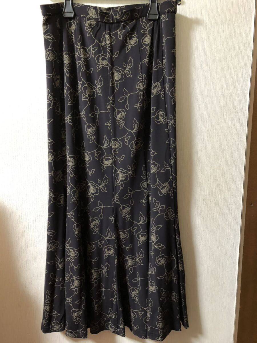 1回短時間着用のみ 花柄 ブラウン フレア ロングスカート M拍卖