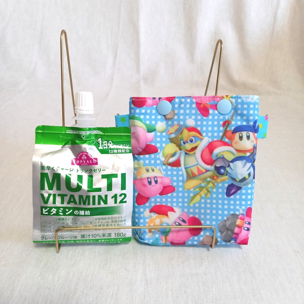 手作り☆保冷保温パウチ飲料ケース☆180g対応☆星のカービィ☆水色チェック拍卖