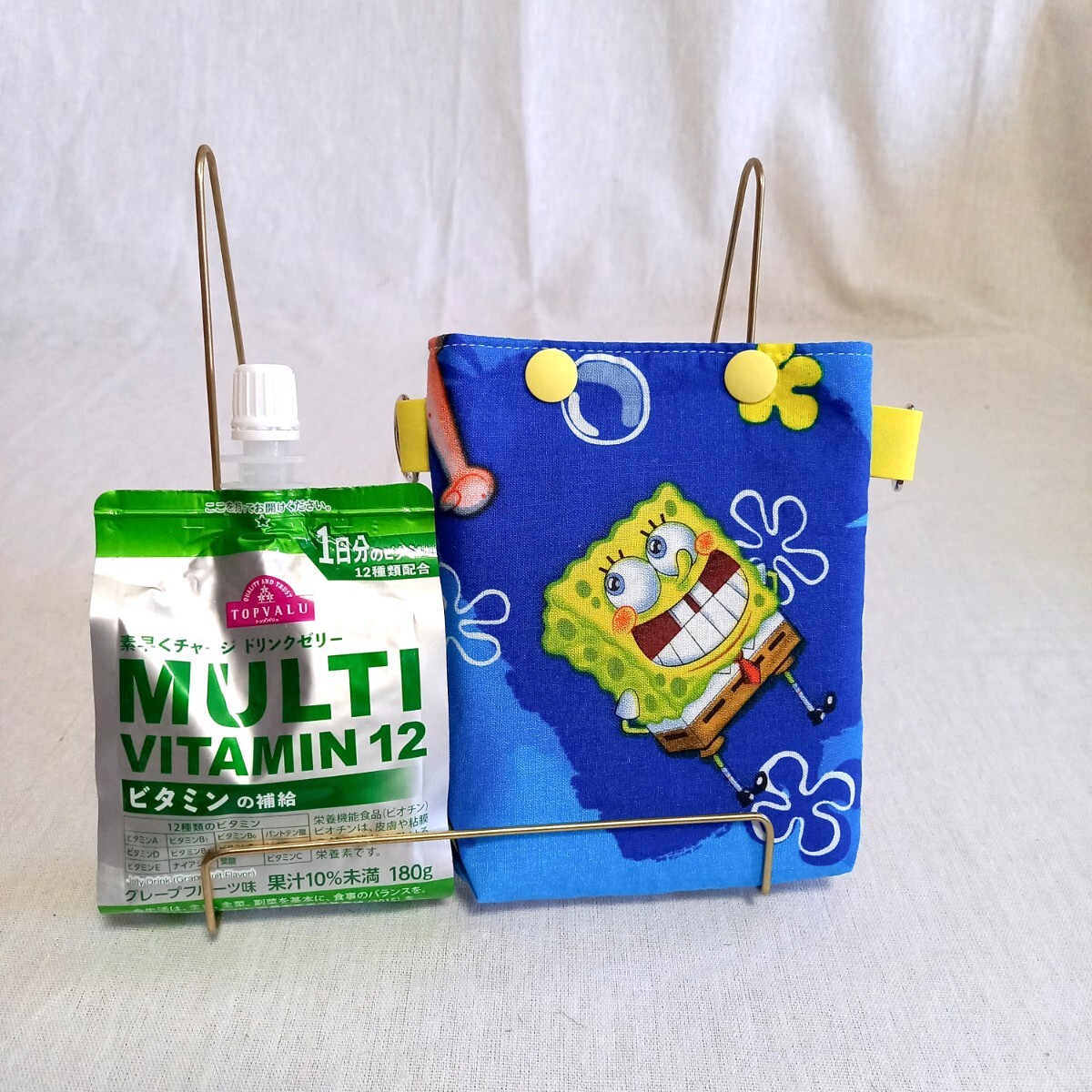 手作り☆保冷保温パウチ飲料ケース☆180g対応☆スポンジボブ☆青拍卖