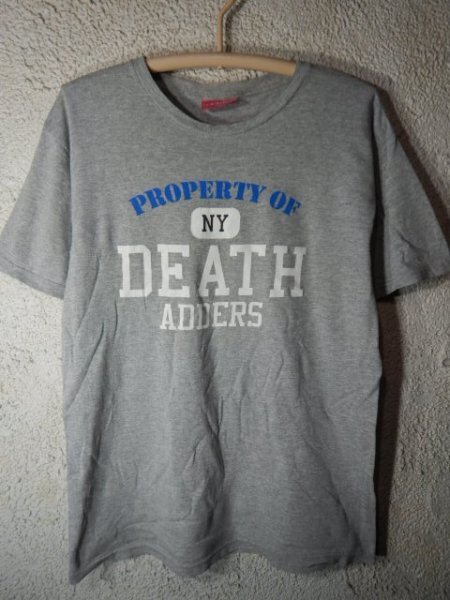 n8973 MISHKA ミシカ アメリカ製 半袖 tシャツ DEATH ADDERS デスアダー カレッジ風 デザイン 人気 送料格安拍卖