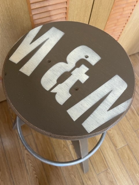 m&m custom performance furniture エム&エム 大 丸スツール 椅子 イス グレー拍卖