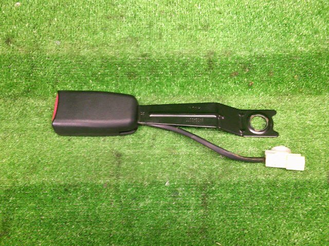 4kurudepa H26年 プリウス DAA-ZVW30 運転席 シートベルト ドライバー 73230-47320-C0 受け側のみ拍卖