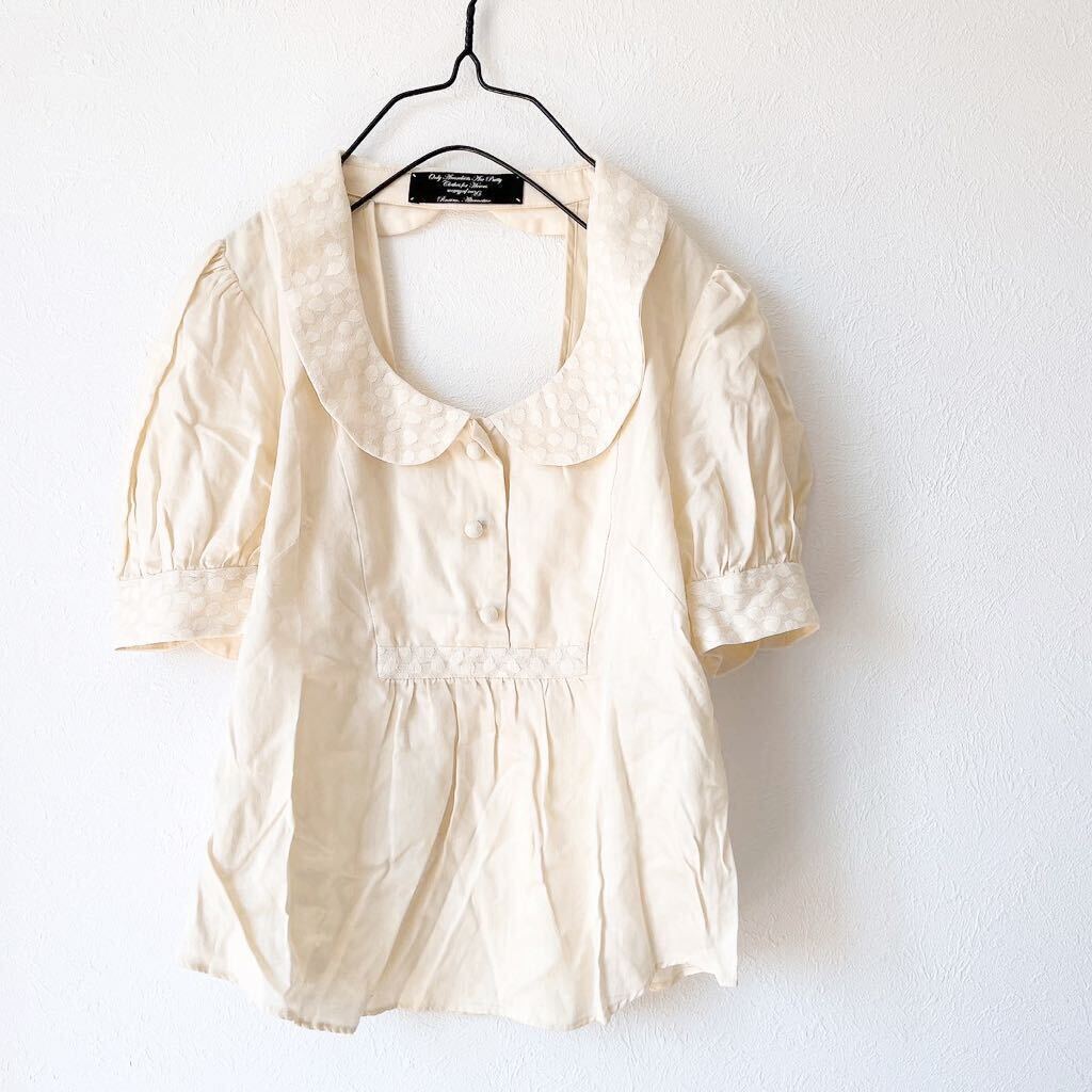 かわいいRNA incアールエヌエーインク パフスリーブ半袖ブラウスMサイズ トップス レディース シャツ アイボリー オフホワイト ベージュ拍卖