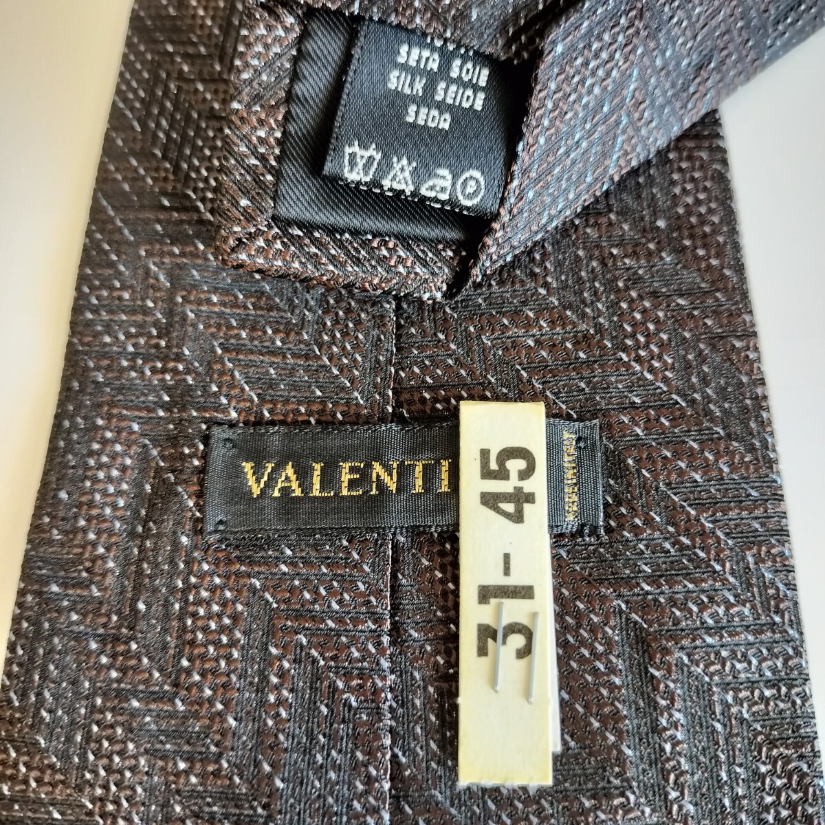 VALENTINO(ヴァレンティノ)黒茶ワンポイントロゴネクタイ拍卖