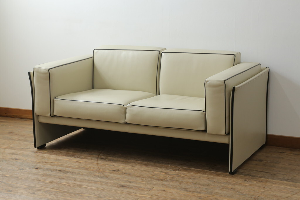 R-060959 中古 展示品 超美品 Cassina(カッシーナ) 405 DUC(デュック) FX革 2人掛けソファ(2P、アームソファ)(定価約110万円)拍卖