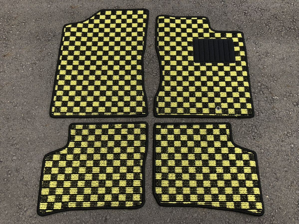 ■送料無料■ダイハツ ミラジーノ L650S/2WDのみ チェックイエロー 黒黄 フロアマット 日本産 新品(年式:H16年11月~H21年4月)拍卖