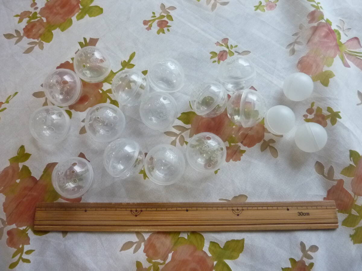 ハンドメイド材料★がちゃがちゃの空カプセル(小さめ・半透明)12個+3個/空容器/自由研究・図工・工作・推し活拍卖