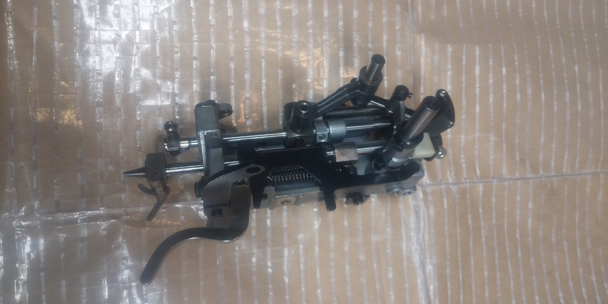 スイス ベルニナ リッカー ホリデーヌ 1090 ミシン 部品 針棒 押さえレバー 拍卖