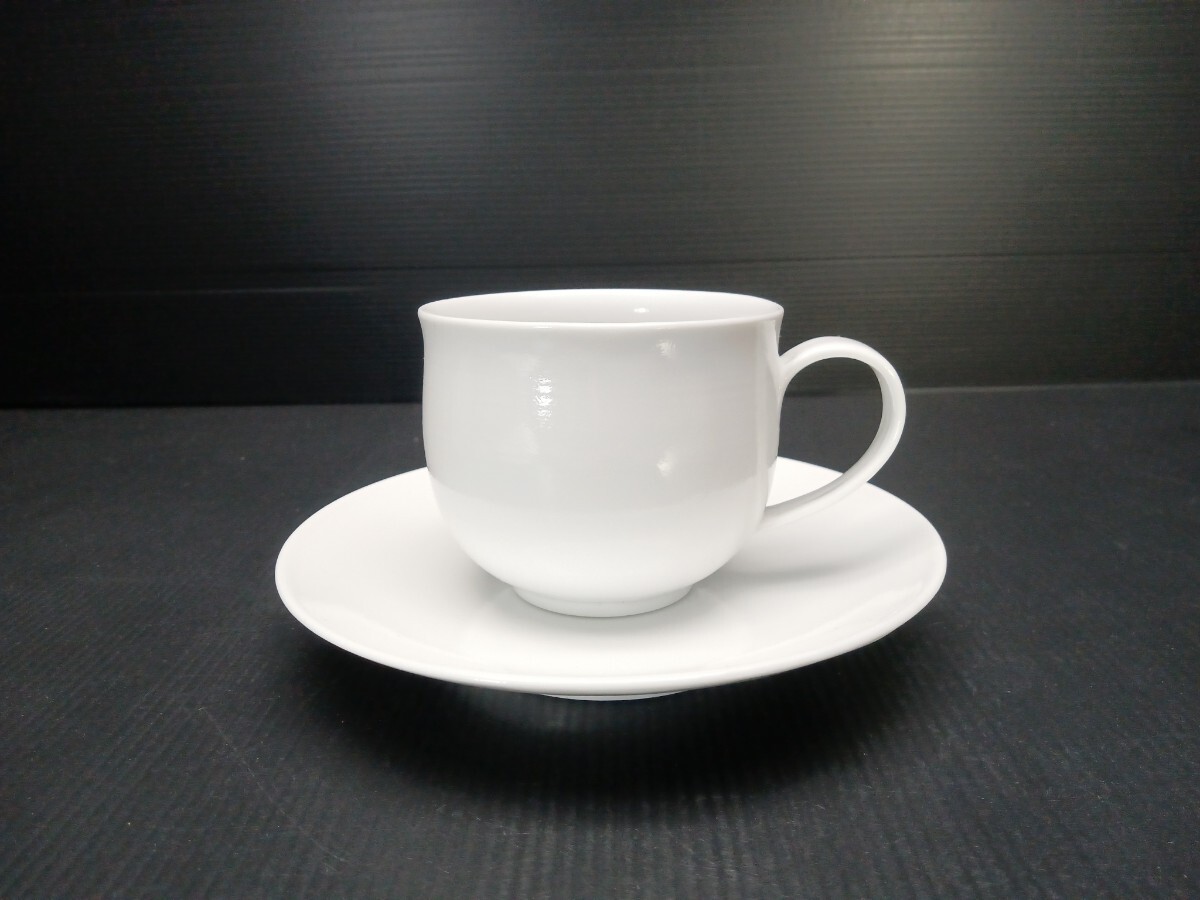雪白磁コーヒー碗皿 圓田拓男作 美術年鑑掲載作家 カップ ソーサー コーヒー碗 陶芸作家 有田焼 手作り やきもの 焼物 磁器拍卖