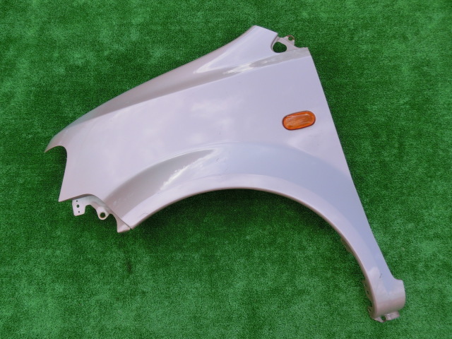 H82W ekワゴン 後期 左側/助手席側 純正フロントフェンダー ピンク/P38B拍卖