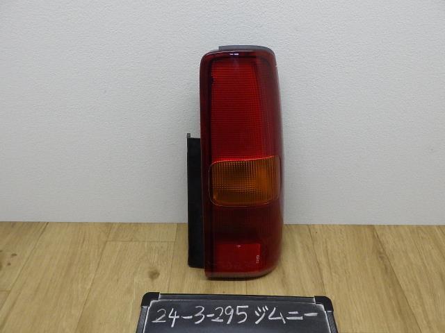 ジムニー  JB23W 右テールランプ ライト レンズ コイト 220-32081 35650-81A00拍卖